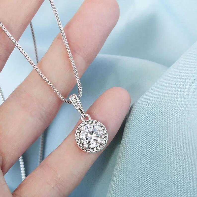 Collar de diamantes en quilates con microengaste redondo